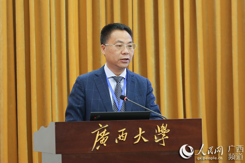 永利皇宫8858官网党委书记黄建荣在国际投资贸易与广西自贸区法制建设国际研讨会闭幕式上的致辞此次会议的召开，得益于若干非常重要的机缘。对促成这些机缘成就的一些人和单位，我要表示诚挚的谢意【详细】 